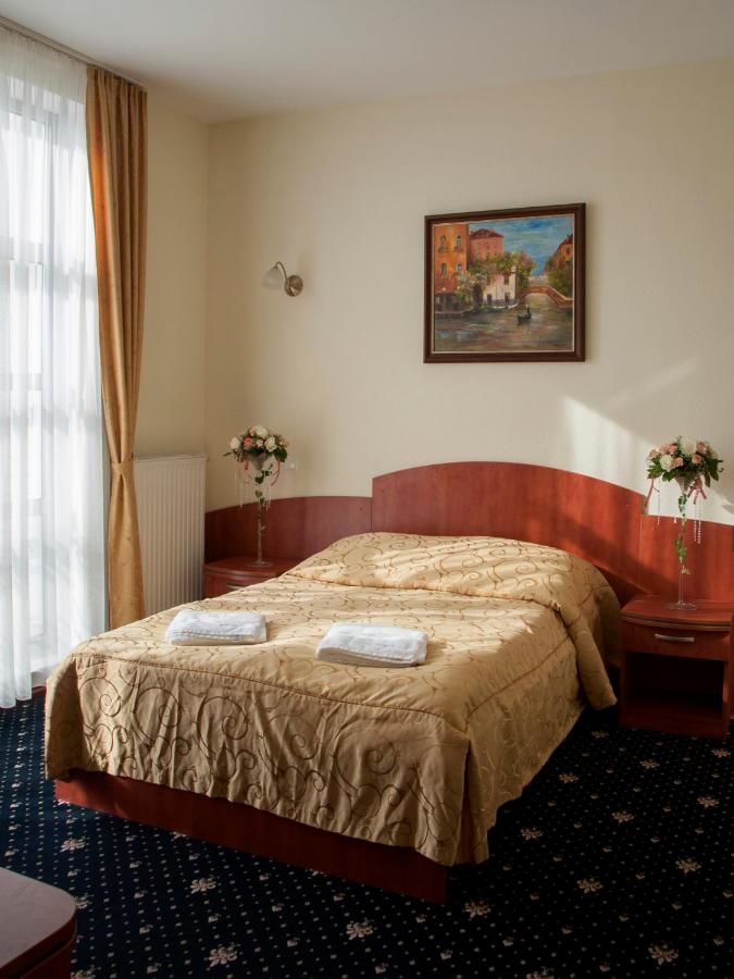 Отель Hotel Restauracja Autos Солец-Куявски